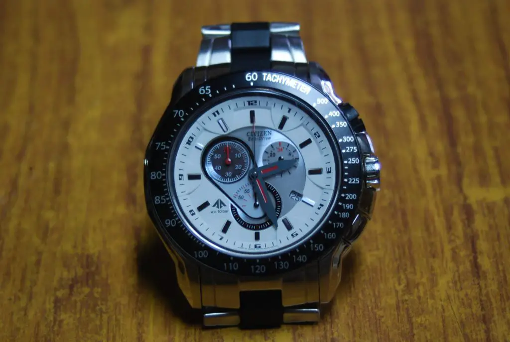 Watch with tachymeter bezel