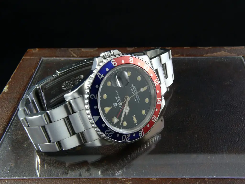 What is a GMT watch?