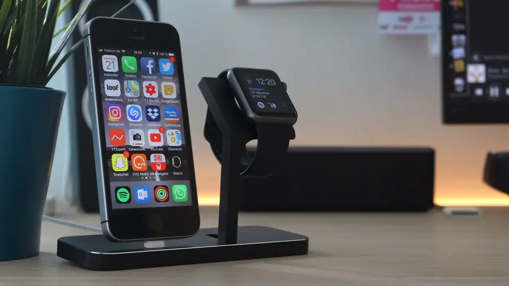 Apple Watch stand and Iphone